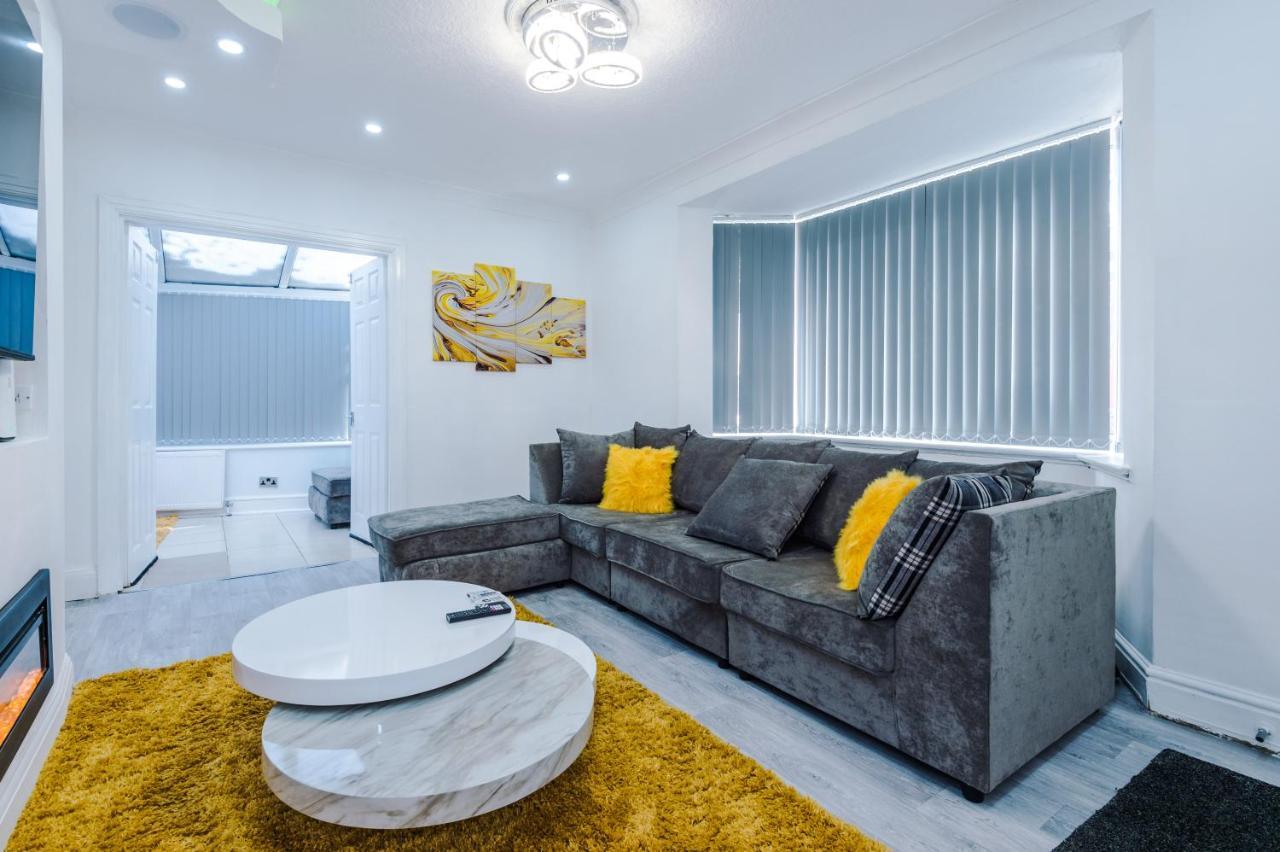 Nice Three Bedroom House In Manchester Buitenkant foto